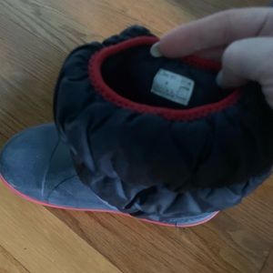 Size 3 croc snow boots no stains or tears great condition